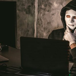 Hekerji napadli računalnik vodilnega slovenskega strokovnjaka za kibernetsko varnost
